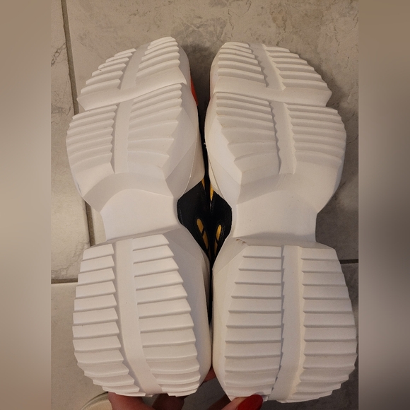 Hip and bone wave trainer pastel sky, size 11, brand new - Picture 7 of 10